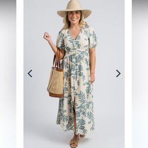 BY THE RIVER Size M Creme/ Blue Floral V-Neck Midi Dress GARDEN/PICNIC DRESS